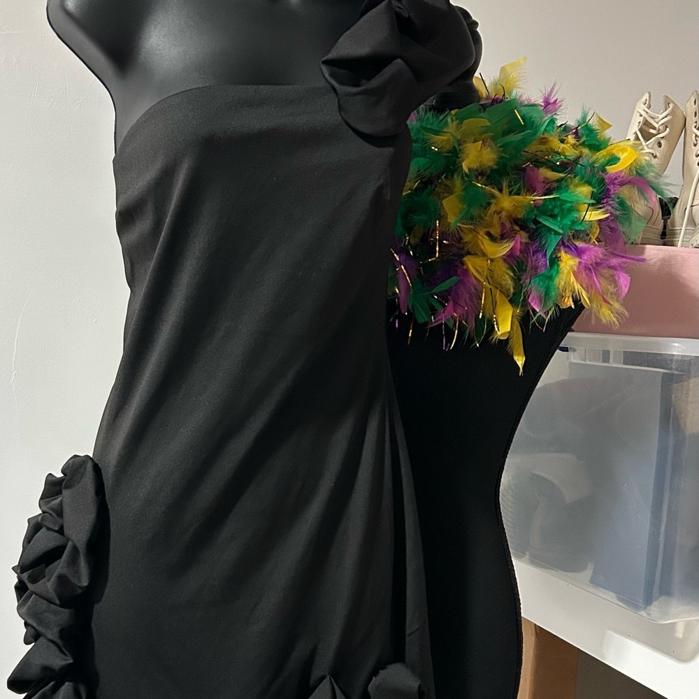 Sz M MICAS * Flower Ruffle Black Dress with Black Accents - Micas - Picture 11 of 11